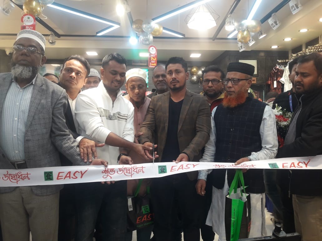 নড়াইলে ইজি ফ্যাশন শোরুম উদ্বোধন করলেন ক্রিকেটার  আশরাফুল