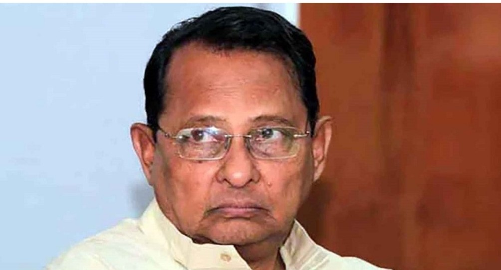 ট্রাকের ধাক্কায় নৌকা নিয়ে ডুবলেন ইনু