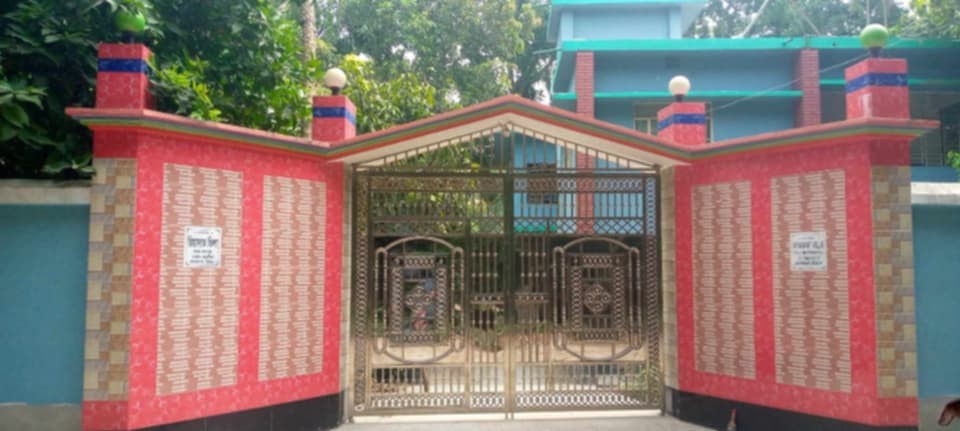 সাবেক জনতা ব্যাংকের ম্যানেজারের বাড়িতে ডাকাত