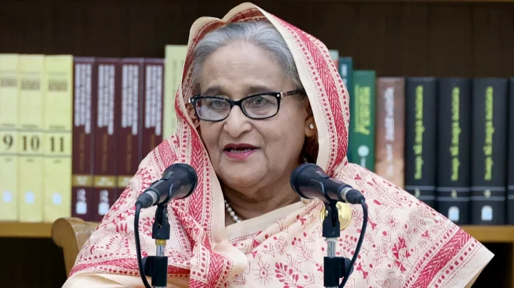 রোকেয়া হলের মেয়েদের মুখে ‘রাজাকার’ স্লোগান, দুঃখ লাগে: প্রধানমন্ত্রী
