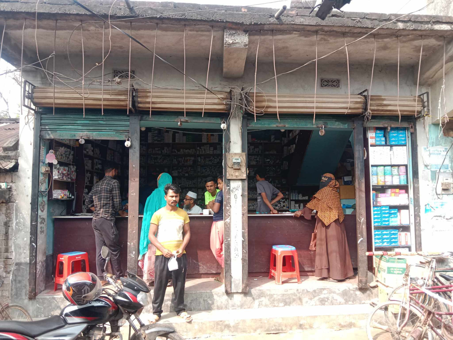 শার্শায় এক রাতে তিন দোকানে চুরি, নগত টাকা লুট