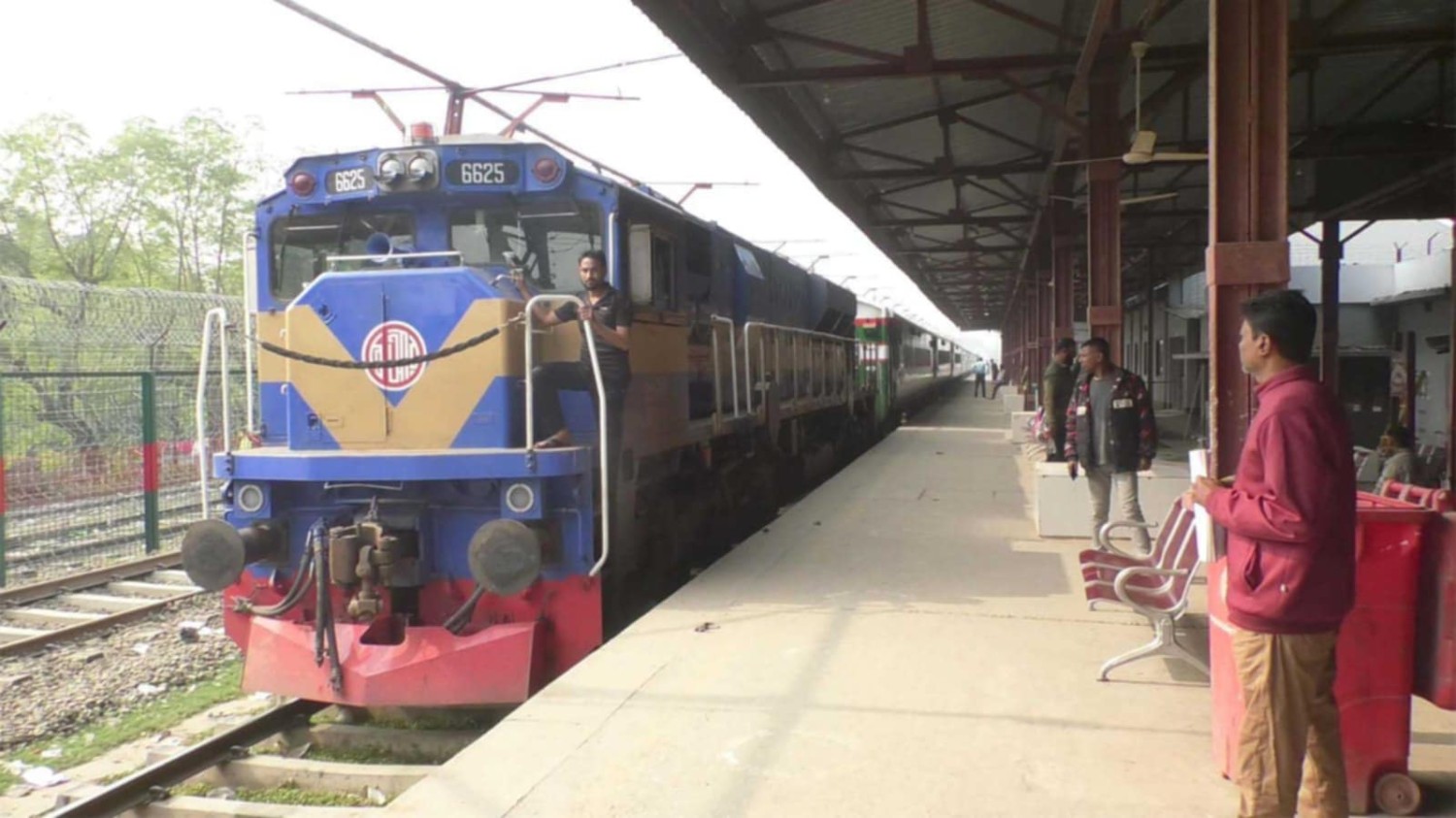 মাত্র  ৩ ঘণ্টায় ঢাকায় যাবে বেনাপোল এক্সপ্রেস ট্রেন