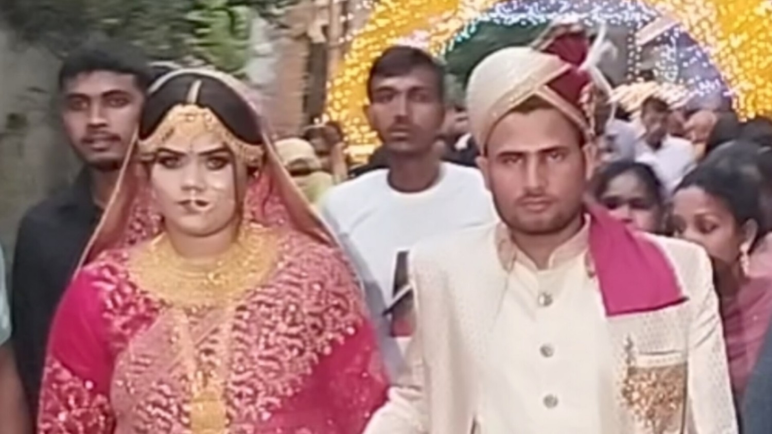 দীর্ঘদিন ধরে প্রেমের সম্পর্ক পারিবারিক ভাবে অবশেষে বিবাহ সম্পূর্ণ