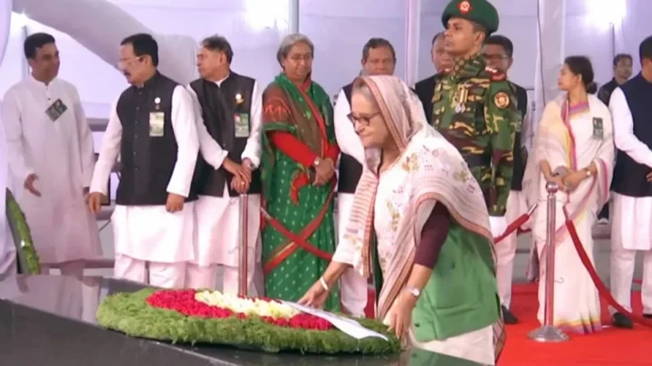 মুজিবনগর দিবসে বঙ্গবন্ধুর প্রতিকৃতিতে প্রধানমন্ত্রীর শ্রদ্ধা