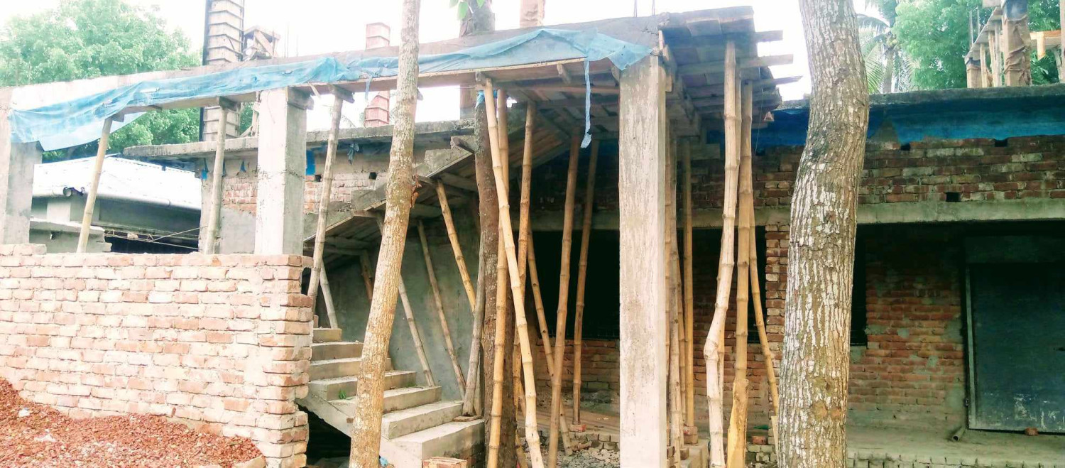 অসহায় ভিক্ষুকের ঘর দখল করে নিল নওয়াপাড়া হিজবুল্লা দাখিল মাদ্রাসার কর্তৃপক্ষ!