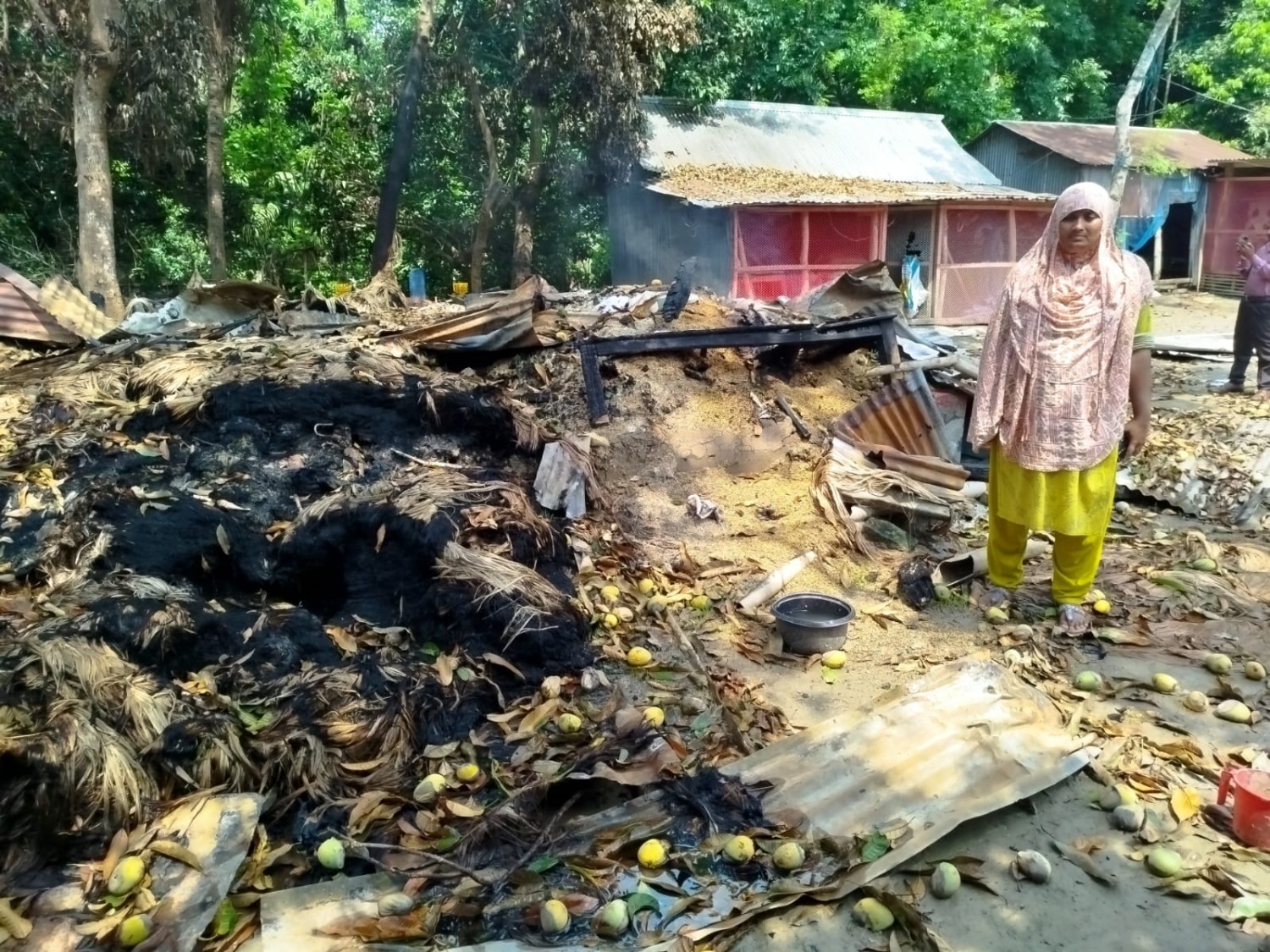 নড়াইলের কুমারডাঙ্গায় খাজা মোল্যা হত্যাকান্ডে আসামিদের বাড়িতে তান্ডব