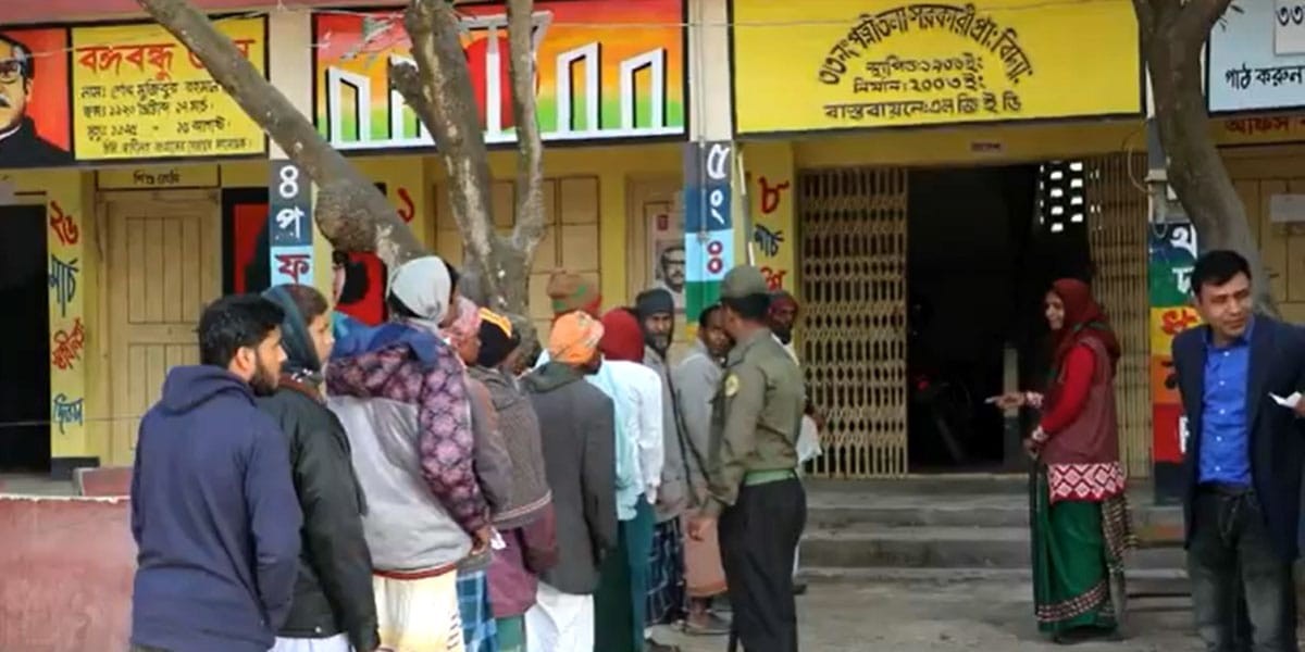 ভোটগ্রহণ চলছে নওগাঁ-২ আসনে