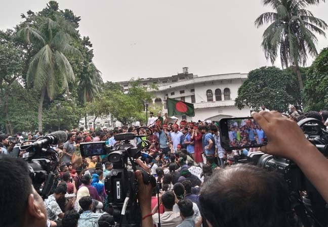 বিক্ষোভ সমাবেশ করছে বৈষম্য বিরোধী ছাত্র আন্দোলন
