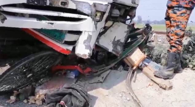 টাঙ্গাইলে বাসের ধাক্কায় ঘটনাস্থলেই নিহত ২