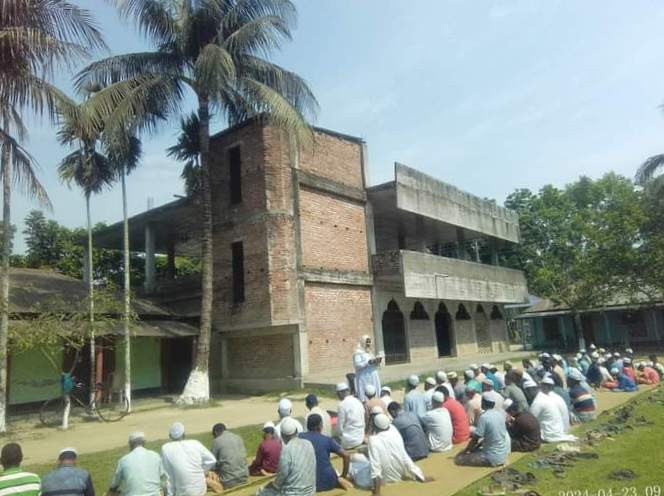 লালপুরে বৃষ্টির জন্য ইস্তিসকার নামাজ আদায়