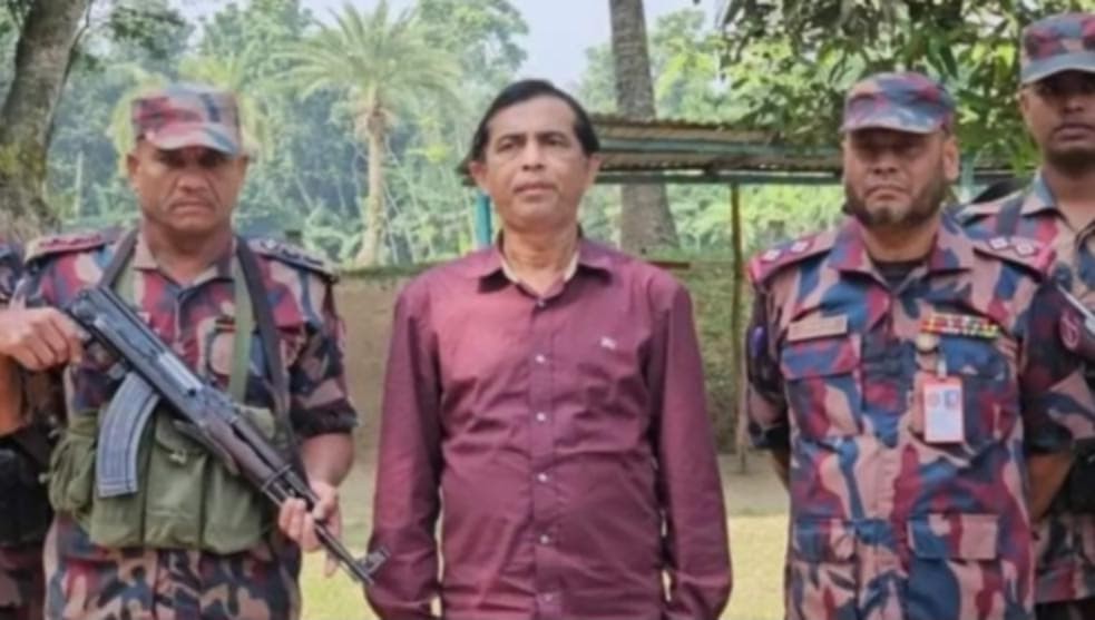 শার্শা সীমান্তে  ভারতে পালনোর সময়  আ.লীগ নেতা গ্রেফতার
