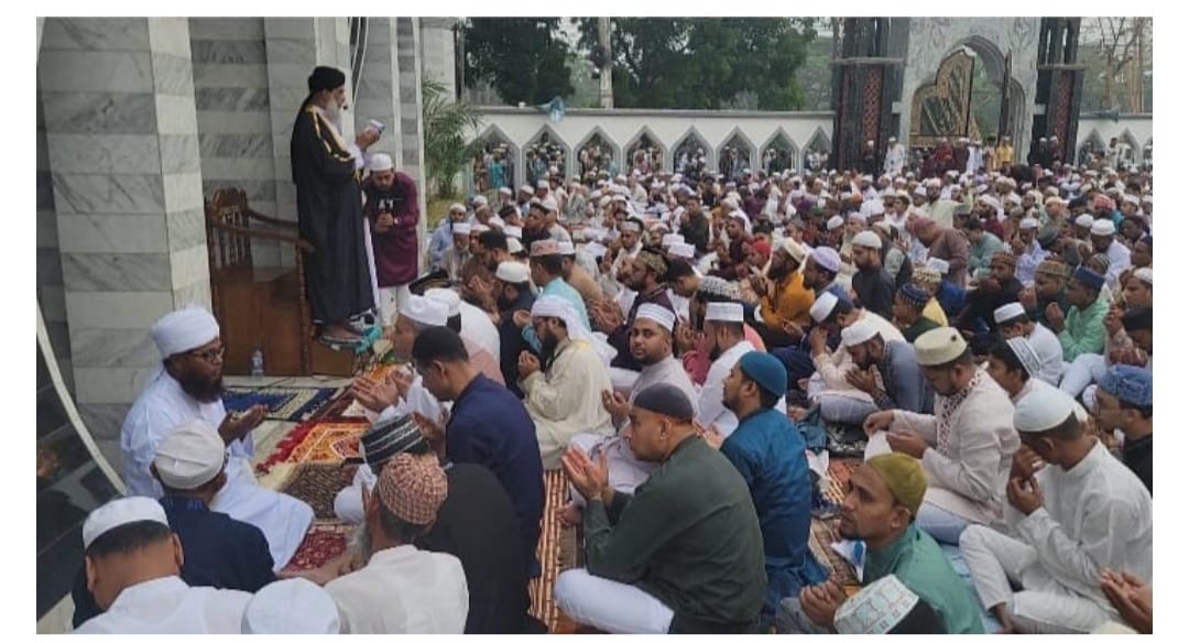 মৌলভীবাজারে শাহ মোস্তফা পৌর ঈদগাহে হাজার মানুষের ঢল,তিনটি জামাত অনুষ্ঠিত