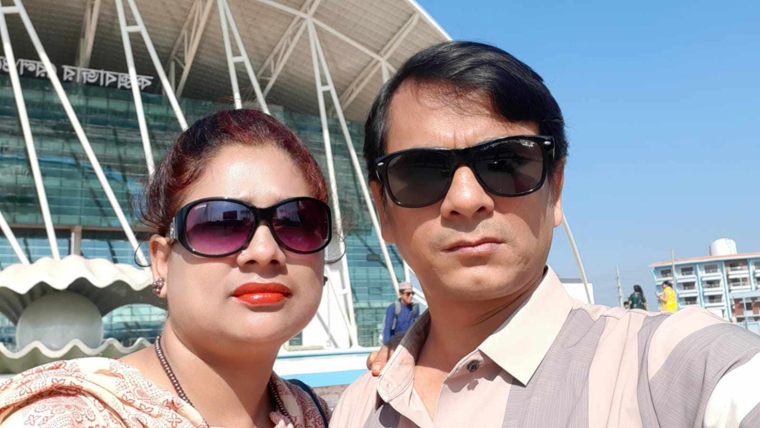 রঙিন আলোয় ভোর