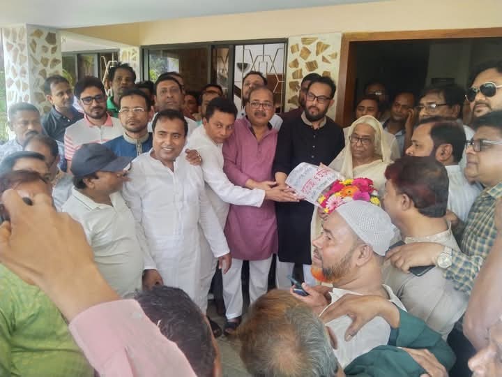 নবনির্বাচিত ভাইস চেয়ারম্যান কে শার্শা ও ঝিকরগাছা বিএনপি নেতৃবৃেন্দর ফুলেল শুভেচ্ছা