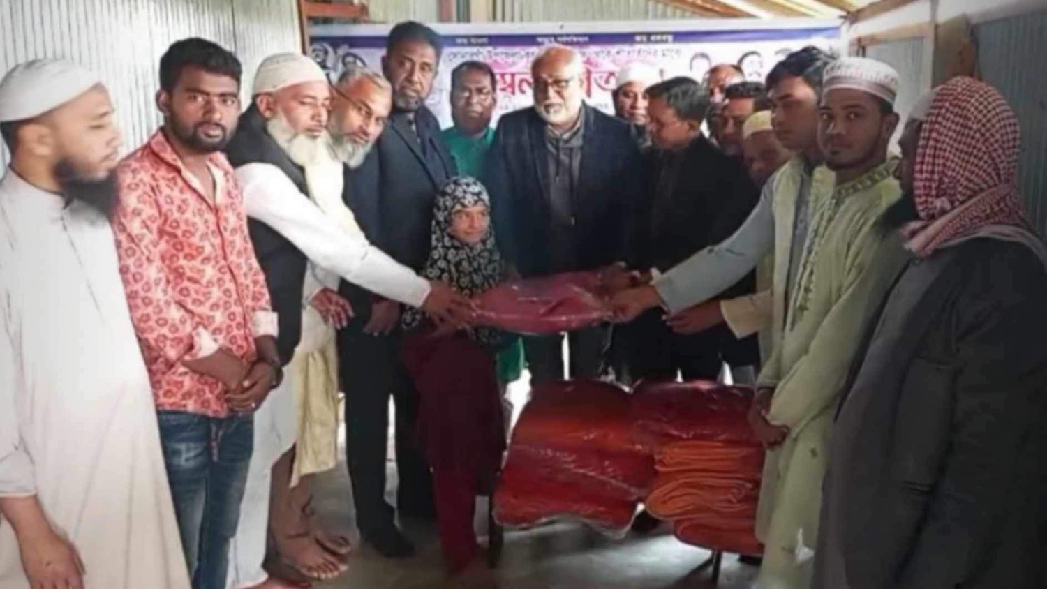সোনারগাঁয়ে উপজেলা কৃষকলীগের  উদ্যোগে এতিম মাদ্রাসা শিক্ষার্থীদের মাঝে  শীতবস্ত্র কম্বল বিতরণ