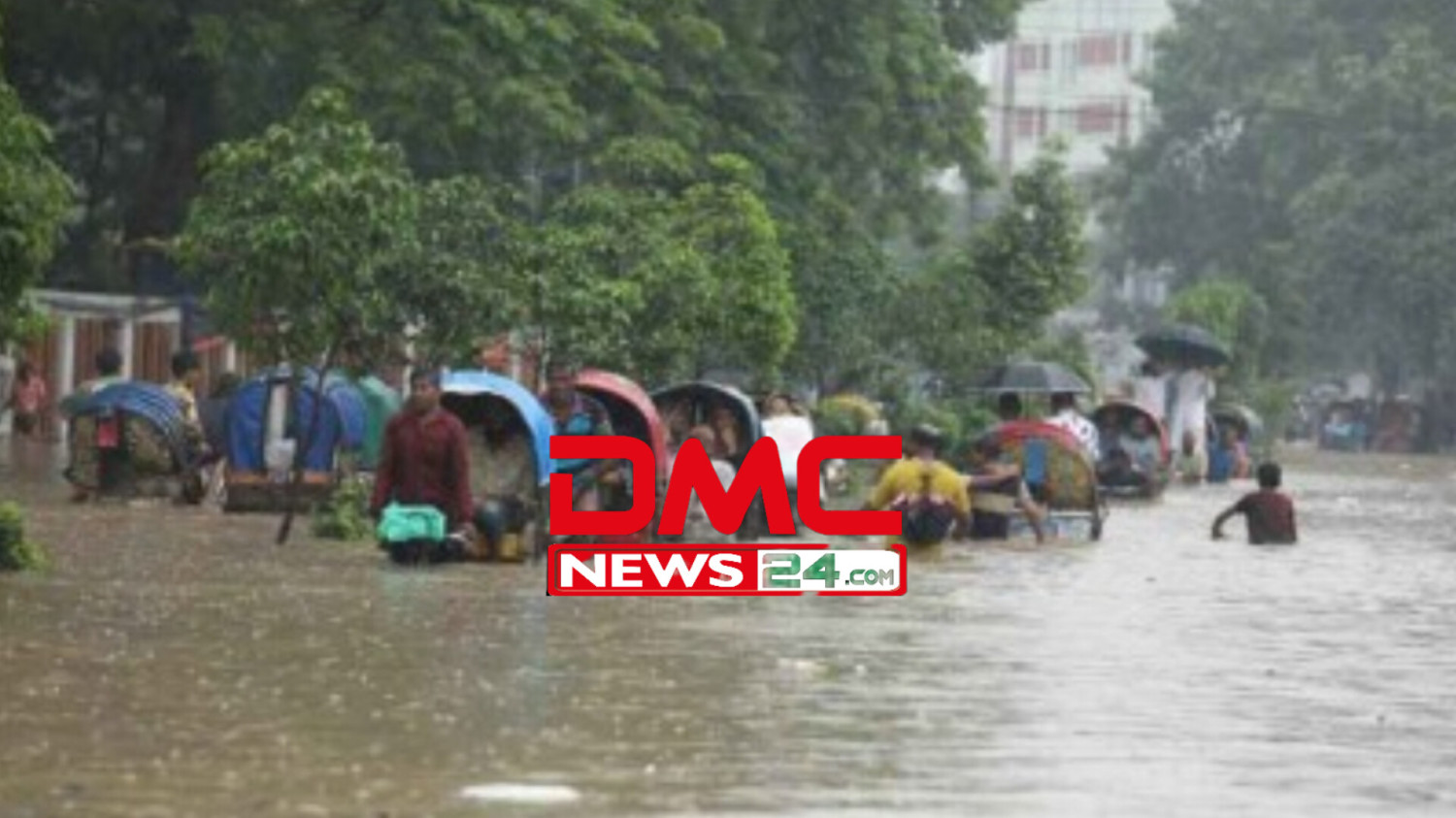 ভারী বৃষ্টিতে জলাবদ্ধতা, ভোগান্তিতে নগরবাসী