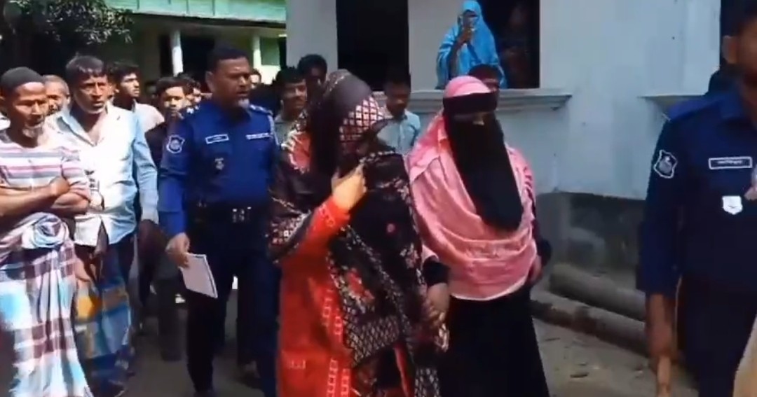 প্রবাসীর স্ত্রীর সাথে হিন্দু শ্রমিকলীগ নেতা অনৈতিক কাজে লিপ্ত :-  আটক
