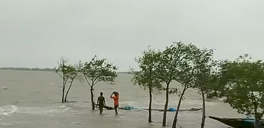 আবারও ঢাকাসহ ২০ অঞ্চলে ৮০ কিমি বেগে ঝড়ের আভাস