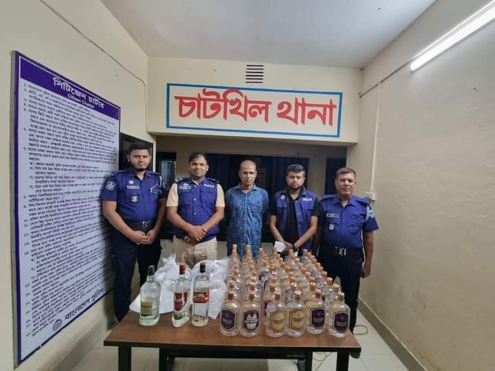 চাটখিলে চোলাই মদসহ মাদক কারবারি গ্রেফতার