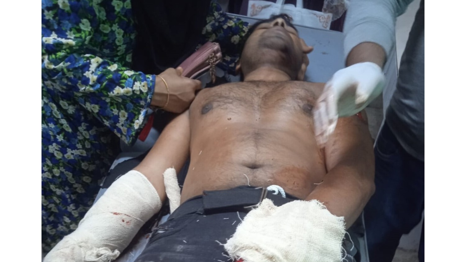 নড়াগাতীতে প্রতিপক্ষের হাতে পিতা ও পুত্র মারাত্বক জখম