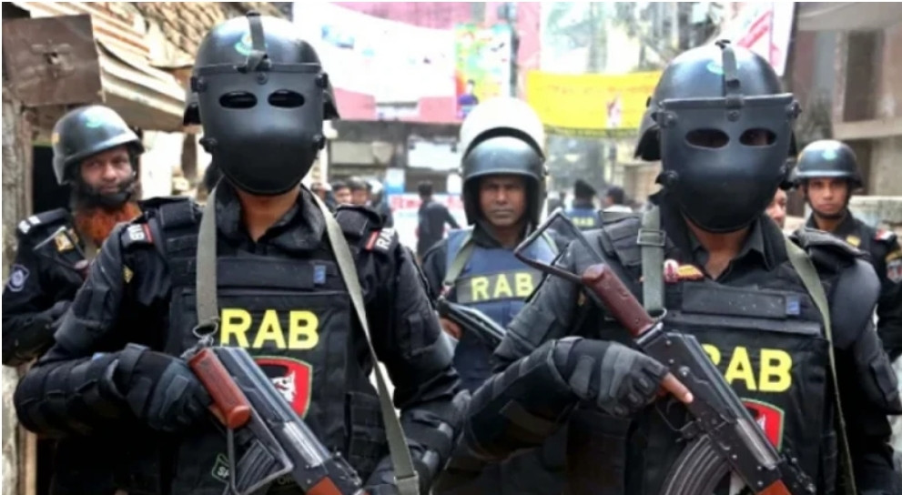 নয়াপল্টনে একটি বাড়ি ঘিরে রেখেছে র‌্যাব