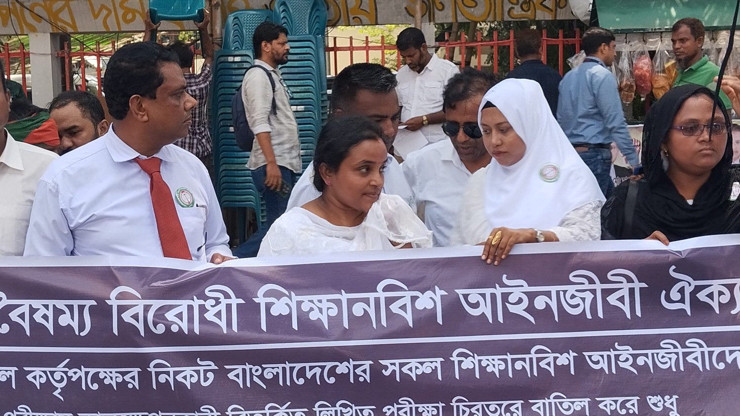 বাংলাদেশ বৈষম্যবিরোধী শিক্ষানবিশ আইনজীবীদের প্রাণের দাবী অবিলম্বে এনরোলমেন্ট পরীক্ষার সংস্কারসহ বাংলাদেশ বার কাউন্সিলকে আধুনিকীকরণ বিক্ষোভ মিছিল ও সমাবেশ অনুষ্ঠিত