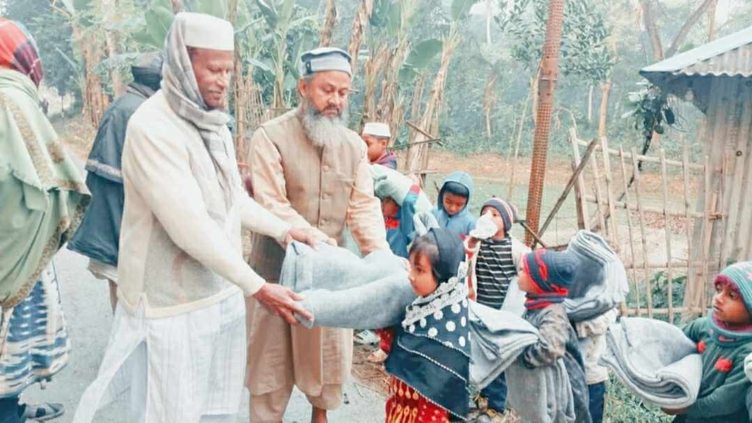 কেশবপুরে ছেলে-মেয়েদের মক্তবে আগমনে   উৎসাহিত করতে কম্বল বিতরণ।