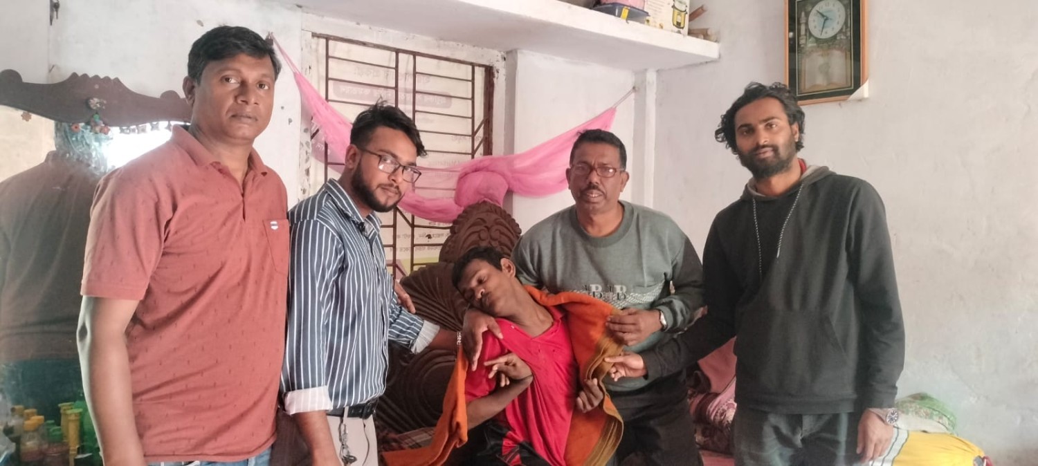 নড়াইলের কালিয়ায় হত্ দারিদ্র ও প্রতিবন্ধীদের মাঝে কম্বল বিতরণ