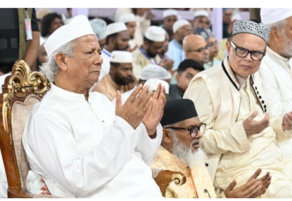 প্রধান উপদেষ্টা ডা. মো: ইউনুস  জাতীয় ঈদগাহে ঈদের নামাজ আদায় করেন