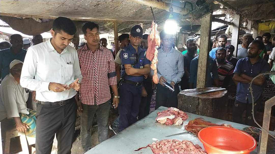 নড়াইলে অতিরিক্ত দামে মাংস ও তরমুজ বিক্রি করায় ২ ব্যবসায় কে জরিমানা