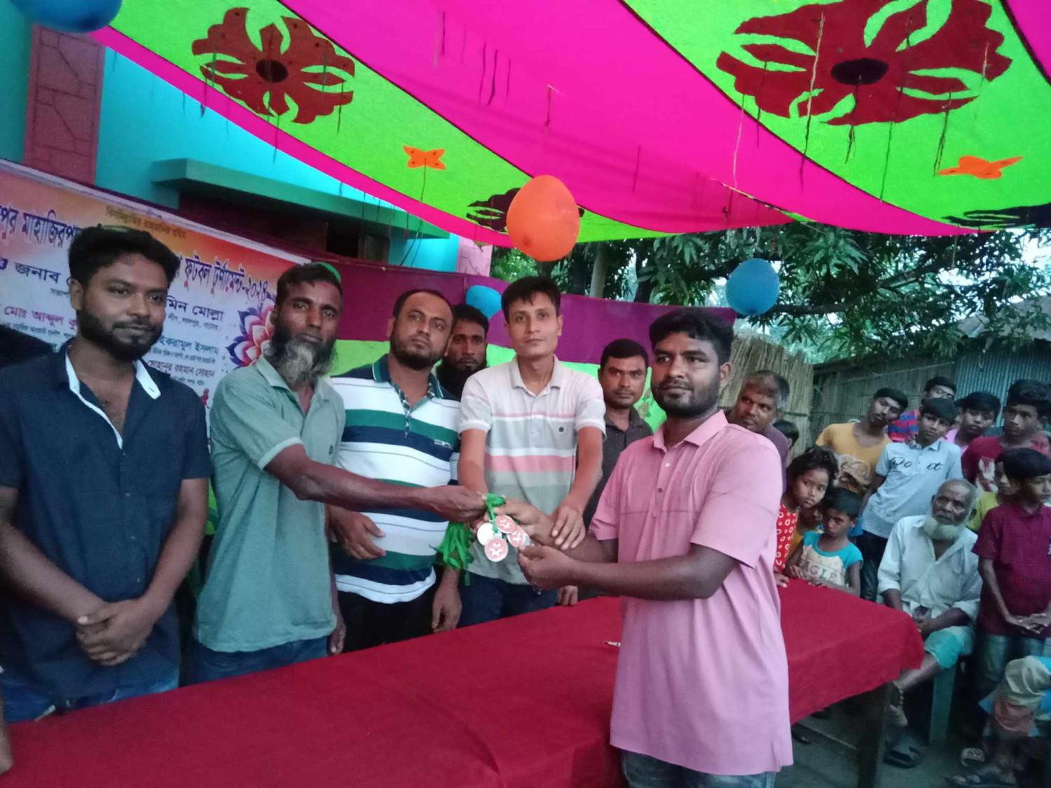 লালপুরের দুয়ারিয়াতে তিন পুরুষ ফুটবল টুর্নামেন্ট অনুষ্ঠিত