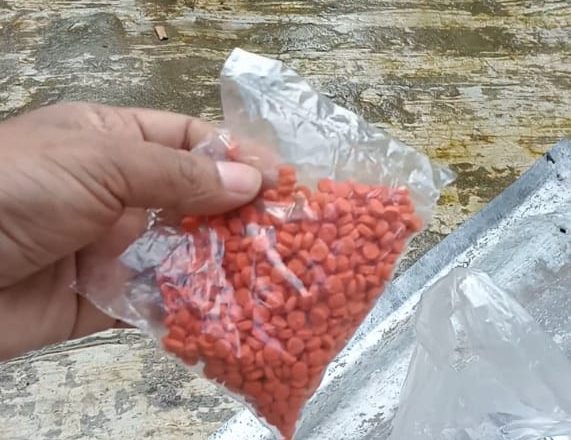 ভাঙ্গায় ৭০০ পিস ইয়াবাসহ দুইজন আটক, গণধোলাই শেষে পুলিশের হাতে সোপর্দ