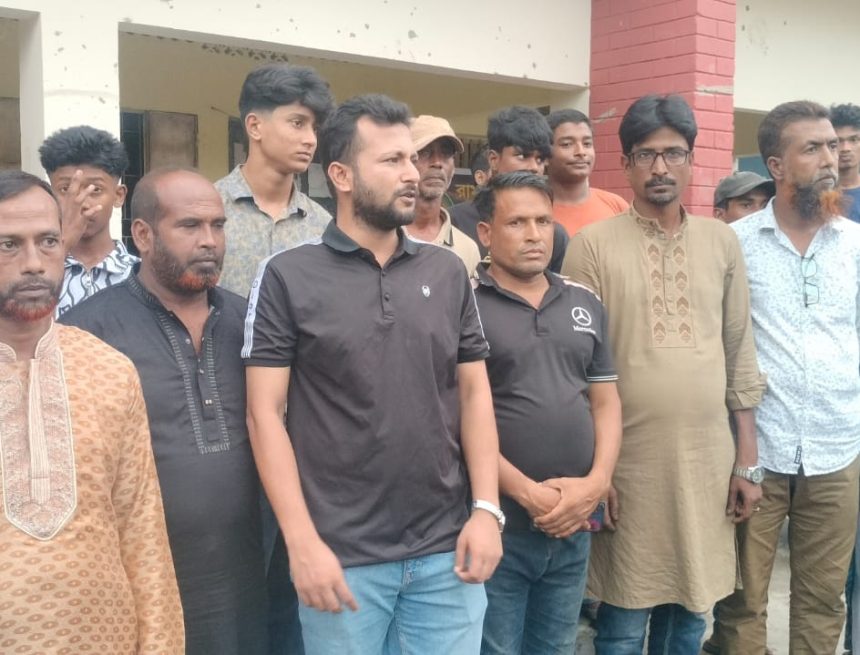 IMG-20260731-WA0013 কালিয়ায় ৮ দলীয় মিনি ফুটবল টুর্নামেন্ট অনুষ্ঠিত, চ্যাম্পিয়ন লবণের খেয়াঘাট একাদশ