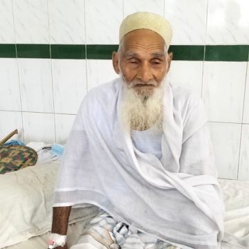 IMG-20260826-WA0004 বাঁশের আঘাতে পায়ে ইনফেকশন, বোদা হাসপাতালে ১১৫ বছরের আব্দুর রহমান