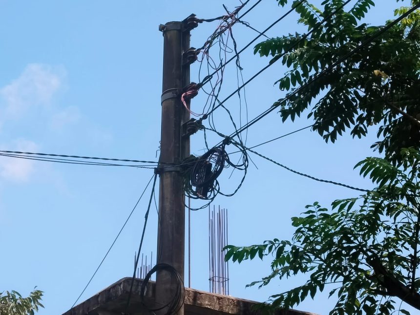 গোপালগঞ্জে রাতের আঁধারে বিদ্যুতের তার চুরি, নিরাপত্তাহীনতায় মহল্লাবাসী