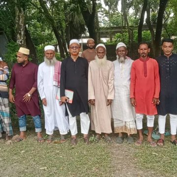 IMG-20260828-WA0004 নড়াগাতীতে কবরস্থানের জায়গা দখলের অভিযোগে মানববন্ধন