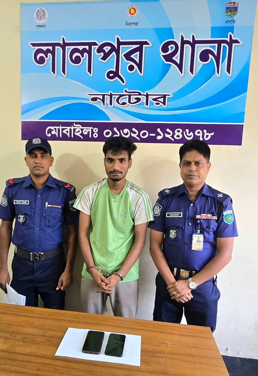 নাটোরের লালপুরে অনলাইন জুয়ার অভিযোগে একজন আটক, দুটি মোবাইল ফোন জব্দ